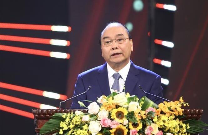Thủ tướng dự Lễ công bố và trao Giải Búa liềm vàng lần thứ IV