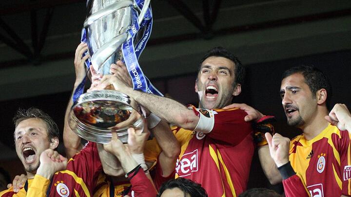 Huyền thoại bóng đá Thổ Nhĩ Kỳ phải lái taxi ở Mỹ sau khi bị truy nã ở quê nhà