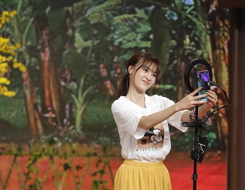 Ninh Dương Lan Ngọc hợp lực cùng Duy Khánh livestream xuyên Đêm giao thừa