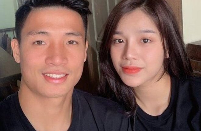 Trung vệ Bùi Tiến Dũng “chơi lớn” lì xì vợ hơn 230 triệu đồng