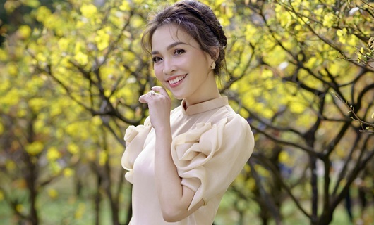 Hiền Thục rạng rỡ tung bộ ảnh xuân, khoe nhan sắc xứng danh 