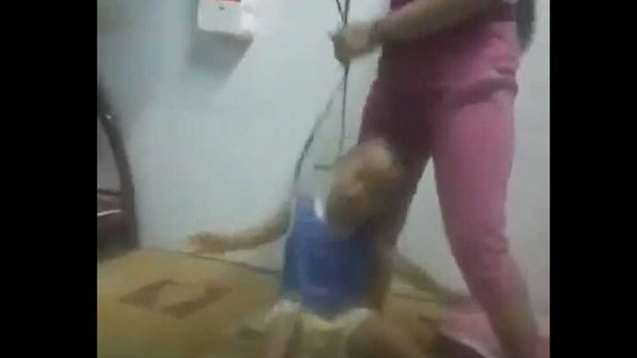Người mẹ buộc dây vào cổ, đánh con dã man từng bị phạt hành chính vì bạo hành trẻ em