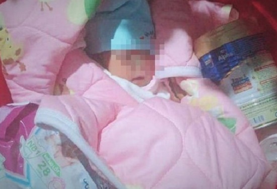 Xót xa bé gái 3 ngày tuổi bị bỏ rơi trong chùa cùng bức tâm thư