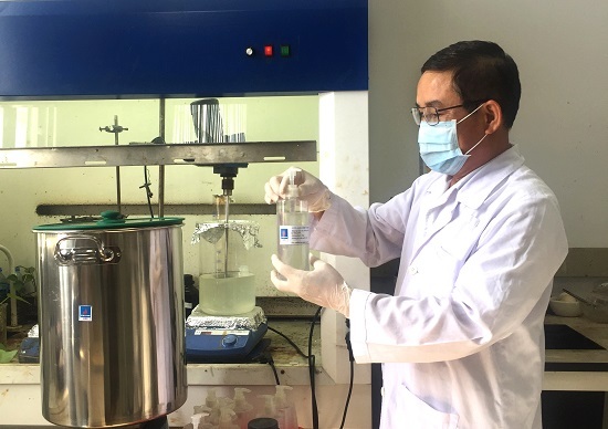 VPI sản xuất nước rửa tay khô sát khuẩn phòng dịch do virus Corona mới 