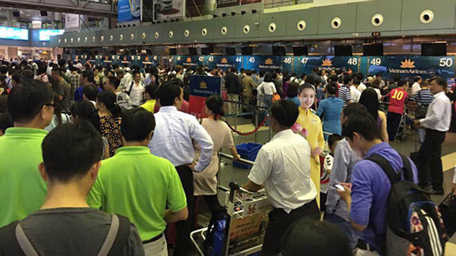 4 nữ hành khách lao vào đánh nhau tại sân bay Nội Bài vì tranh chỗ xếp hàng