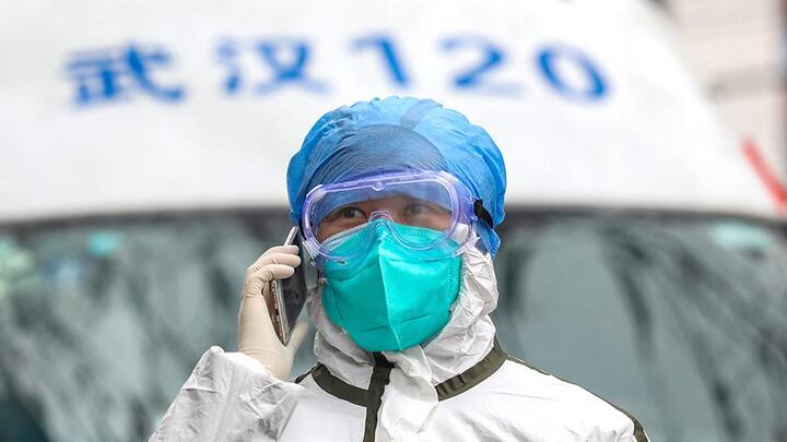 Xúc động gương mặt phía sau lớp khẩu trang của các bác sĩ chiến đấu không mệt mỏi với virus corona ở Vũ Hán