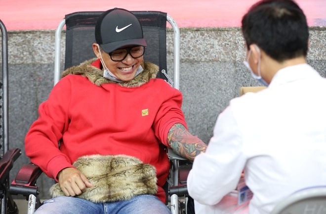 Tin tức giải trí mới nhất ngày 9/2: Tuấn Hưng đi hiến máu giữa dịch virus corona