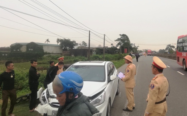 Tin tai nạn giao thông mới nhất ngày 12/2/2020: Xe máy bị ôtô con kéo lê, nữ giáo viên tử vong