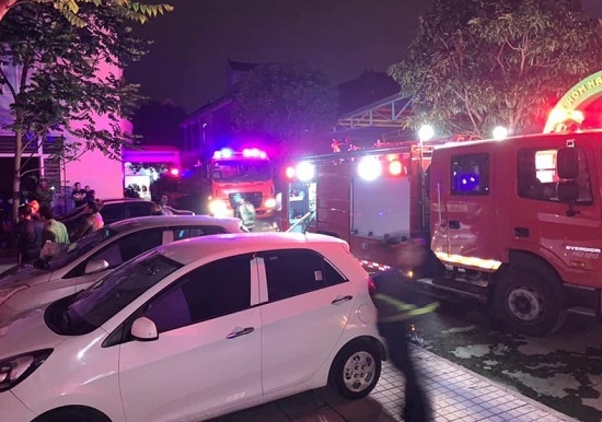 Nghệ An: Khu nhà ở sinh viên bất ngờ bốc cháy trong đêm, 7 nạn nhân mắc kẹt tại tầng 8