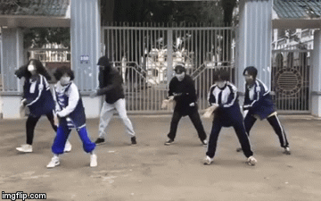 Nhóm học sinh cover lại vũ điệu “rửa tay” không giống ai gây sốt mạng xã hội
