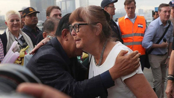 Thủ tướng Campuchia chào đón hành khách trên du thuyền MS Westerdam