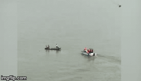 Video: Nam thanh niên nhảy cầu Vĩnh Tuy tự tử bất thành