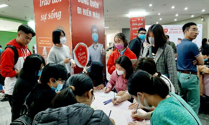 Các doanh nghiệp đăng ký cho CBCNV tham gia hiến máu