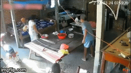 Nghi án cụ bà 88 tuổi bị bạo hành: Khởi tố, tạm giam vợ chồng người con trai