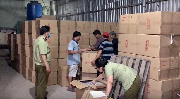 TP.HCM: Phát hiện đường dây đầu cơ gần 1 triệu khẩu trang y tế không rõ nguồn gốc