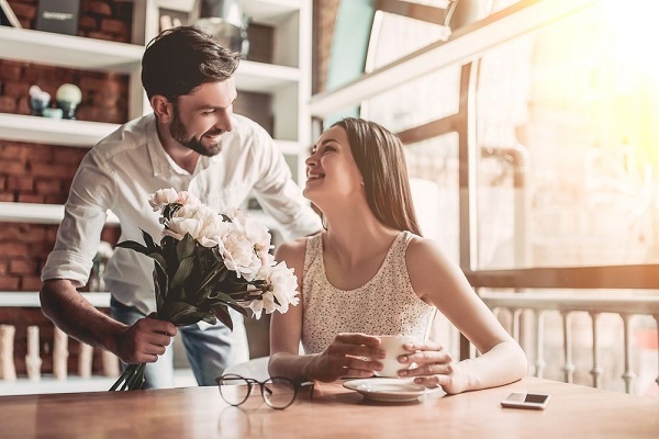 Tuyển tập lời chúc 8/3 lãng mạn cho bạn gái khiến nàng mềm lòng