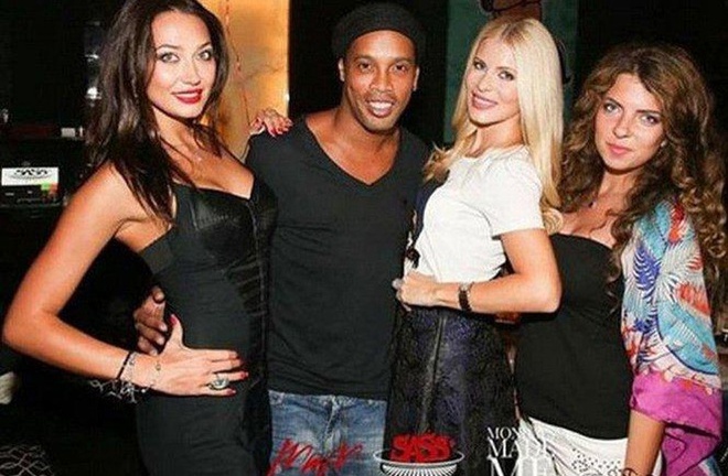 Tượng đài Ronaldinho một thời và đoạn kết buồn sau khi giải nghệ: Cháy túi vì thói ăn chơi vô độ