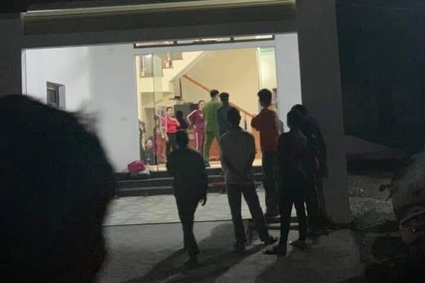 Con trai bàng hoàng phát hiện mẹ tử vong trên giường, bố bất tỉnh trên ghế