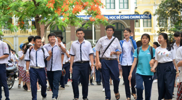 Sau khi thông báo đi học lại, TP.HCM đổi quyết định gấp cho học sinh lớp 12 nghỉ thêm một tuần