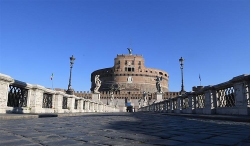 Nhịp sống ở thủ đô Roma ngày đầu Italy phong tỏa cả đất nước vì Covid-19