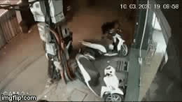 Video: Thanh niên đeo khẩu trang, trộm SH nhanh như chớp ở Hà Nội