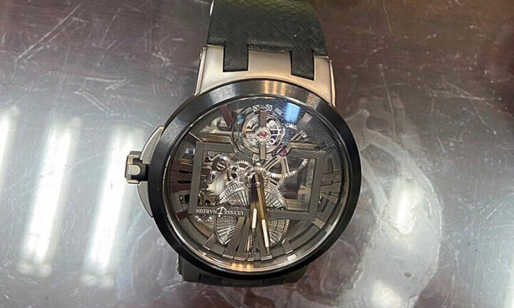 Trả lại chiếc đồng hồ trị giá gần 1 tỷ cho hành khách để quên ở sân bay Đà Nẵng