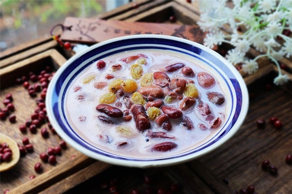 Thấy tôi dùng sữa tươi để nấu chè cả nhà ai cũng cười, nhưng khi ăn thì tấm tắc mãi