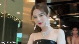 Bắt chước nữ chính