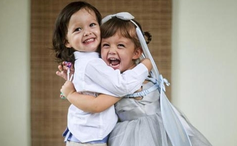 Những khoảnh khắc đẹp tựa thiên thần của cặp song sinh nhà “Bống” Hồng Nhung