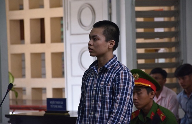 Giải quyết mâu thuẫn bằng dao khiến 3 người thương vong, thiếu niên gây án lĩnh 6 năm tù