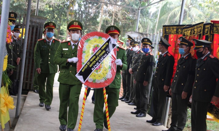  Linh cảm của người cha và cuộc gọi cuối cùng từ thượng úy công an hy sinh khi bắt tội phạm ma túy