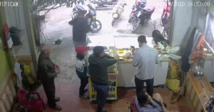 Tích cực tìm kiếm nữ sinh lớp 8 biến mất bất thường