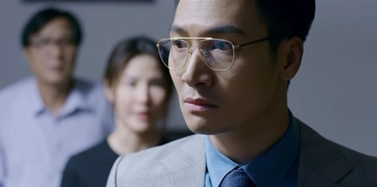 Tình yêu và tham vọng tập 1: Linh quỳ xuống trước mặt Phong cầu xin để thoát đi tù