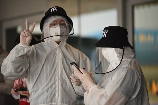 Video cận cảnh quy trình đặc biệt đón khách từ vùng dịch tại Sân bay Vân Đồn 