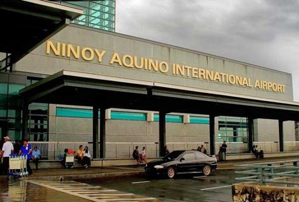 Máy bay ở Philippines lao ra khỏi đường băng, 8 người chết