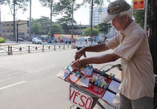Cần Thơ: Hỗ trợ người bán vé số trong ngày dịch vụ xổ số tạm dừng hoạt động