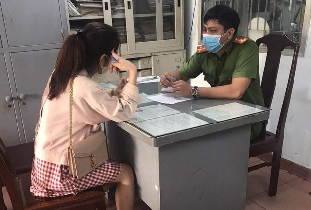 Vào công viên không đeo khẩu trang, đôi nam nữ bị phạt 200.000 đồng