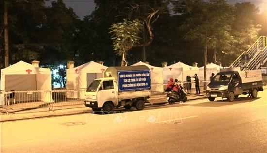 Cận cảnh trạm xét nghiệm nhanh Covid-19 ngoài cộng đồng tại Hà Nội