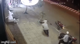 Video: Tổ phòng chống dịch Covid-19 truy đuổi, khống chế kẻ trộm xe máy như phim