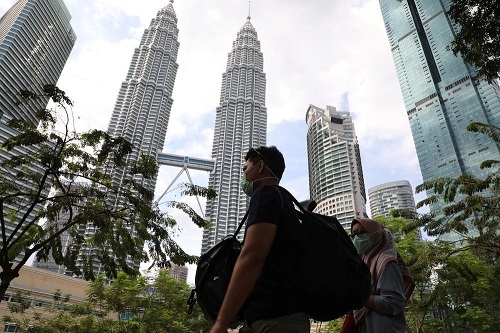 Malaysia chỉ cho phép người dân ra ngoài mua sắm trong bán kính 10km