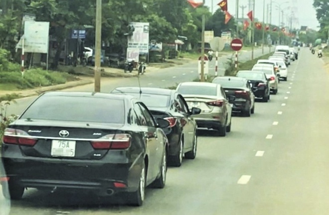 Bộ trưởng Mai Tiến Dũng nói gì về việc Phó Giám đốc cưới vợ rầm rộ cho con giữa mùa dịch?