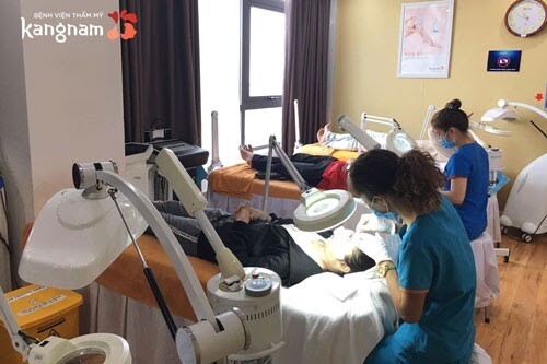 Điện di tinh chất Vitamin C giúp da căng mọng trắng sáng