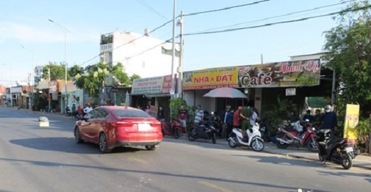 TP.HCM: Truy tìm hung thủ chém đứt lìa tay người đàn ông trên phố