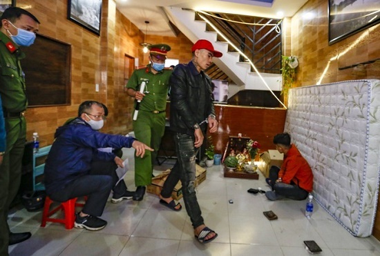 Phát hiện nhóm thanh niên sử dụng ma túy, chứa cả 