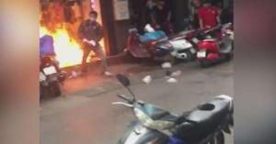 Khởi tố đối tượng tẩm xăng, đốt người tình vì mâu thuẫn tình cảm