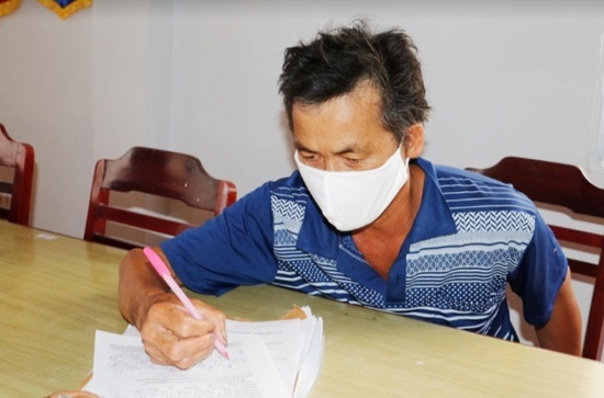 Tạm giam đối tượng tấn công cảnh sát vì bị nhắc nhở khi đeo khẩu trang