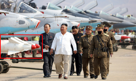 Tin tức quân sự mới nóng nhất ngày 17/4: Triều Tiên lần đầu công bố hình ảnh tên lửa đối đất hạng nặng