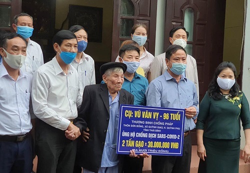 Cựu binh 96 tuổi ủng hộ 2 tấn gạo chống dịch Covid-19