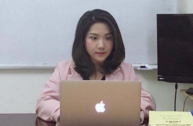 Hai cô giáo xinh đẹp được dân mạng “thả tim” nhiệt tình nhờ cách tương tác độc đáo khi dạy online