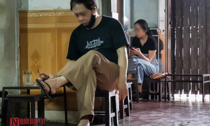 Hà Nội: Bất chấp “cách ly toàn xã hội”, hàng quán ngang nhiên mở cửa đón khách
